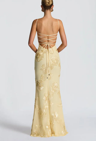 שמלות הכתרה – שנהב