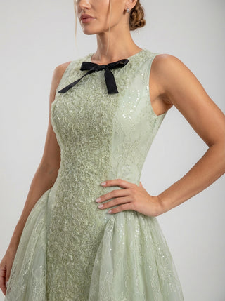 שמלת מיני תחרה עם קשת בצבע פלור