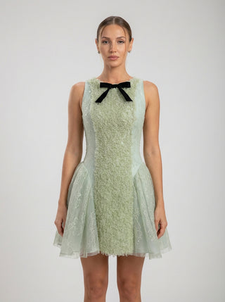 שמלת מיני תחרה עם קשת בצבע פלור