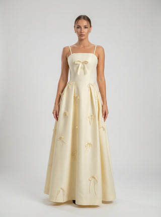 שמלת קולט מעוטרת בקשת