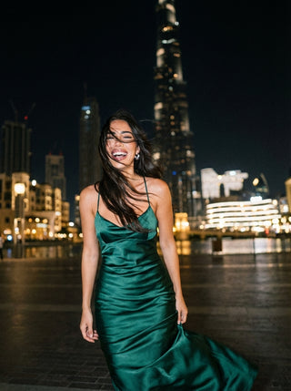 שמלות סאטן סרפינה – ירוק אמירלד