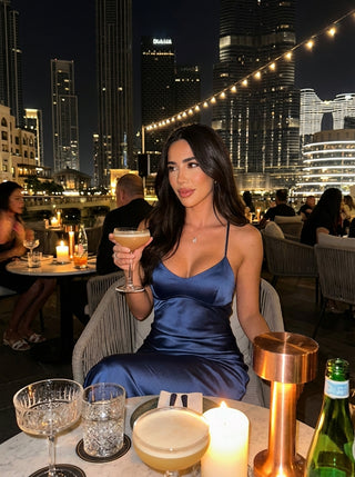 שמלות סאטן סרפינה – כחול כהה