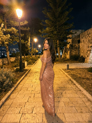 שמלת Aurex עם כתף אחת – נצנצים בזהב ורוד