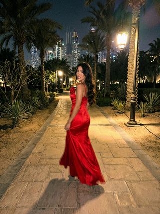 שמלות קרמין רוז – אדום סקרלט